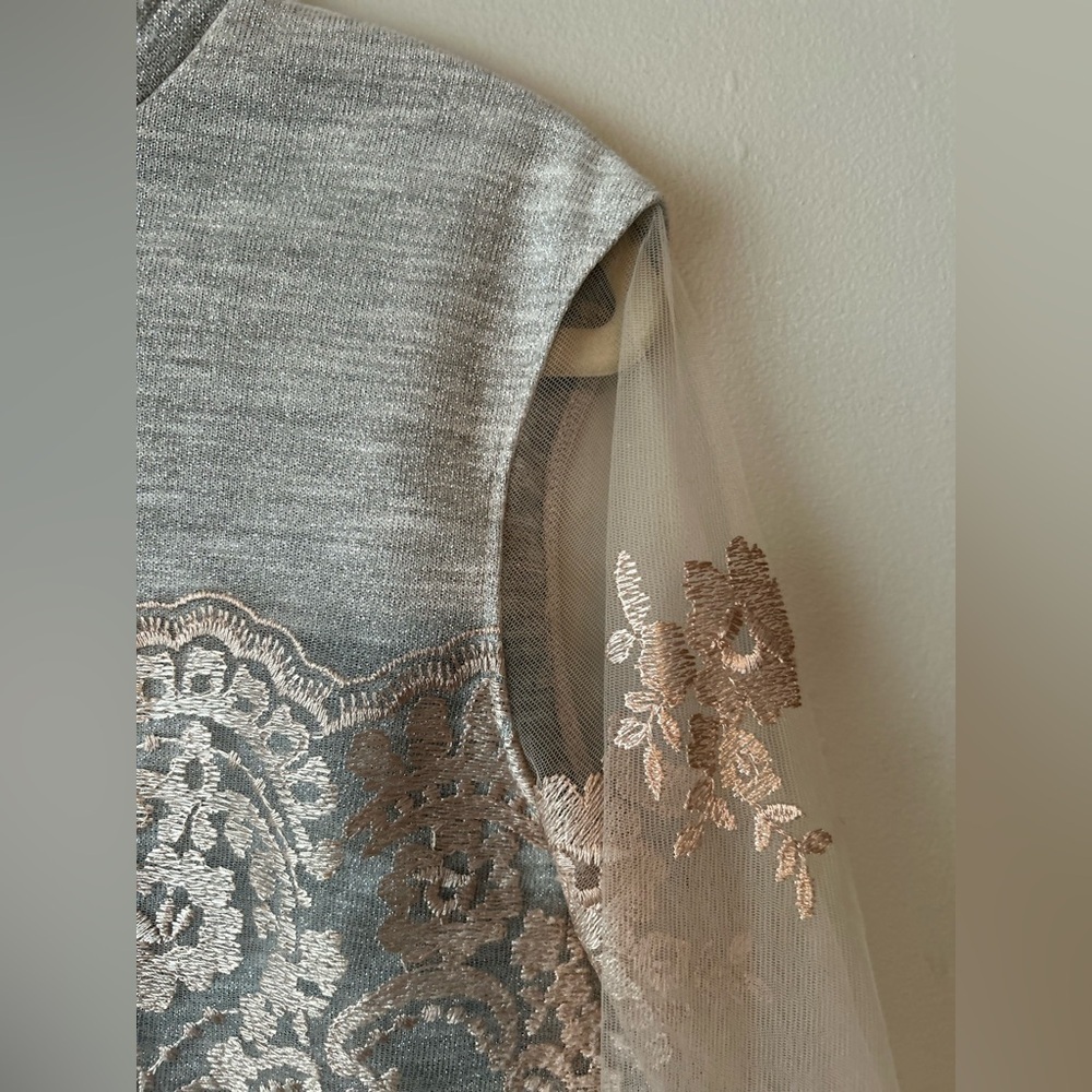 ✌️4/$20✌️ Sheer overlay top - Picture 6 of 15